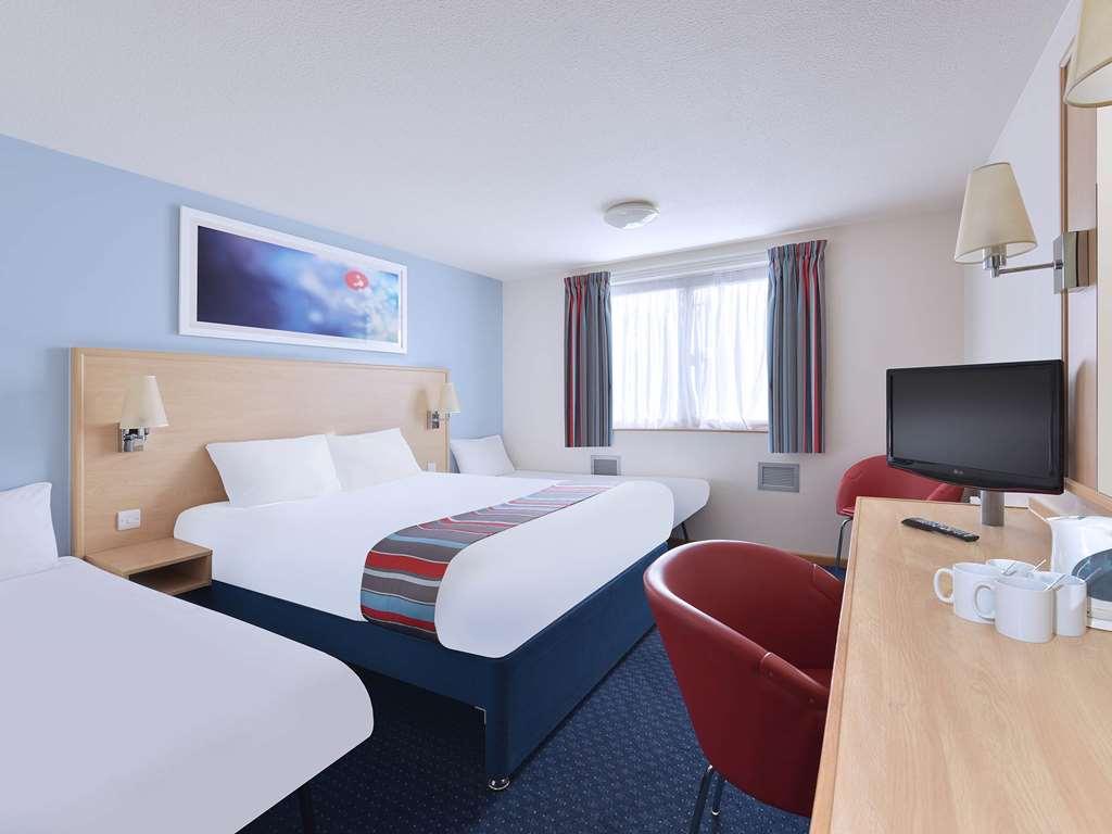 Travelodge Glasgow Airport Hotel Room photo